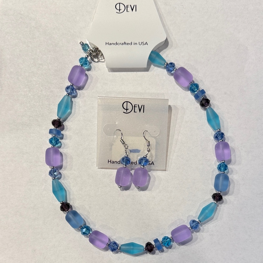 DEVI necklace and earring set